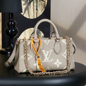 Louis Vuitton OnTheGo East West
